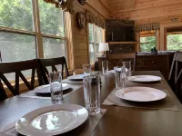 Amazing Cabin, Close to Everything/Fireplace/Jacuzzi/Hot Tub/Pool Table/Com.Pool