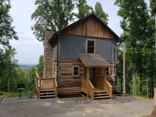 LOVER'S LOFT - PRIVATE ANTIQUE LOG CABIN BETWEEN GBURG & PF WITH GREAT VIEWS!!!