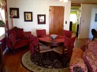 Charming Cottage in Historic District Close to Downtown