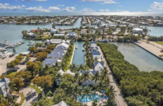 Coral Lagoon~Discounted Fall Rates ~Please Read Description~ Slip Included