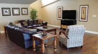 Newer 2000 plus sq ft Apartment Bring your Pets and Toys