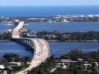 2 Bedroom 1,079 sf Cottage. Dock. Full Kitchen, WI-FI,HDTV, Parking & Pets ok.