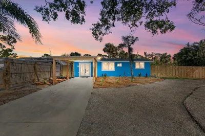 Coastal Cottage 2 Miles to the Beach Hotels near Catanias Winery