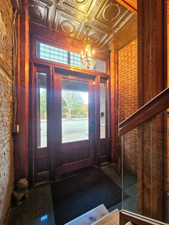 Downtown Historic New Bern Apartment Next door to Birthplace of Pepsi Отели рядом с достопримечательностью «The Boathouse»