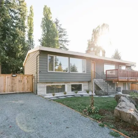 Modern Urban Tiny House w/ 2BR near Airport and Transportation-Private Setting