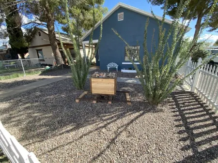 Toughnut Blue - Downtown Tombstone Historic District - 1 Block to All the Action