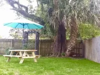 Charming 4 bedroom / 2 bath Home Walking Distance To Beach Hotels near Gulfport Mississippi Beaches