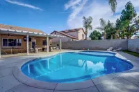 Spacious 4-bedroom house with Pool, Fun BackYard & Amazing Game Room - Private Pools