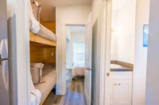 Rainforest Tiny Home Retreat #30 Woodsy