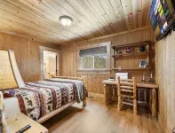 Mountain escape with hot tub