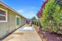 Beautiful & Comfortable Home in Central Point Hotels in Central Point