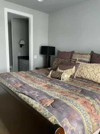 River Run: Stunning Lakefront Escape