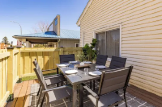 The Sly Fox - Lake/Dine/Drink/Shop - Sleeps 6/Dog-Friendly