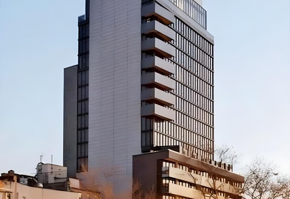 Sixty Les HotelOver view