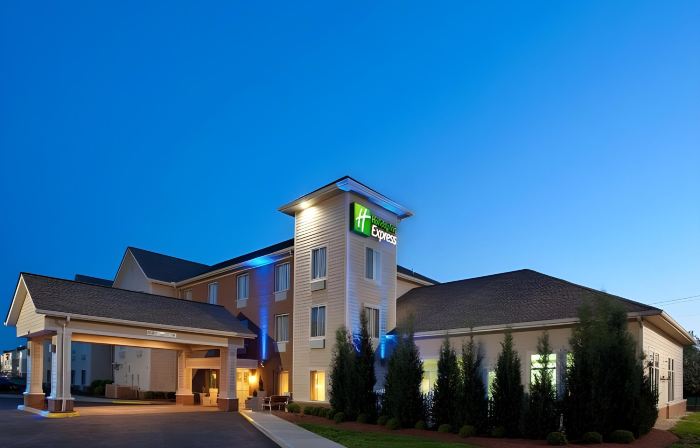 Holiday Inn Express & Suites COLUMBUS by IHG