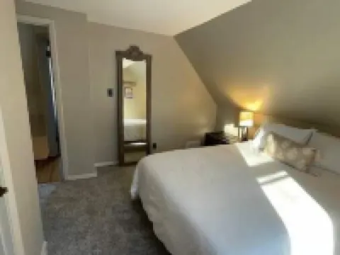 Hidden Northfield Cottage โรงแรมในNorthfield