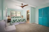 A Beautiful View Beach House at Kahalu'u Bay! Snorkeling & Surfing ~ Steps Away!