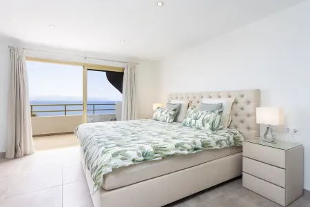 Spectacular Duplex Seafront with Awesome views and sunset !!!