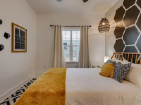Near BBQ & F1, Self-Check in, Fast WiFi, Dishwasher Hotels in Lockhart