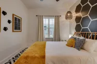 Near BBQ & F1, Self-Check in, Fast WiFi, Dishwasher Hotels in Lockhart