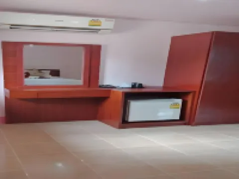 哈羅麼麼旅館