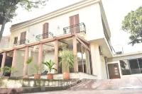 The Life House Hotel in zona Saudi Pak Tower Building