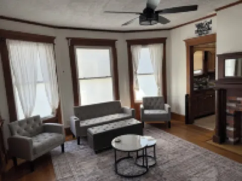 Charming Historic 2BR Retreat in New Haven – Cozy Stay Near Yale & Downtown!