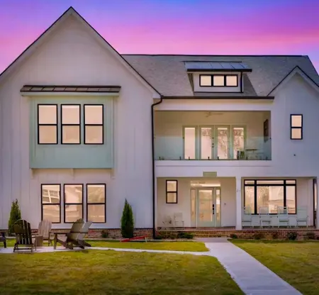 Luxurious Lakefront Home- Marina, Boats, and Kayaks!