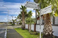 The Rocks Motel - Beach