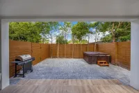 Up to 12 guest Modern Villa near Wynwood!