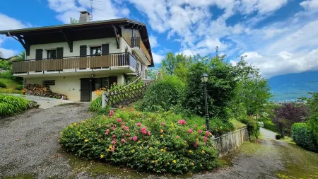 Chalet sleeps 9 / SPA, Saint-Jorioz, quiet location lake and mountain views