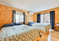 Ski hunter, Indoor pool & sauna .2 miles to slopes