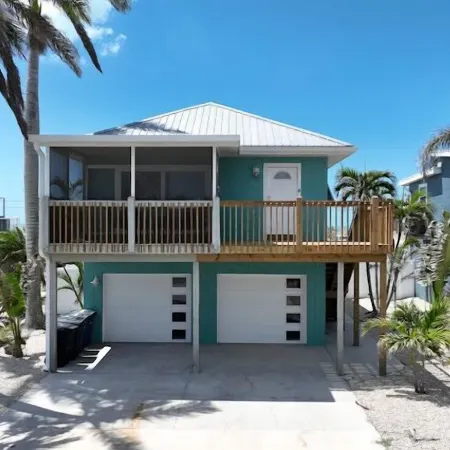 Oceanview 3-Bdrm Home Steps from Beach!  Heated Pool & Hot Tub.  Sleeps 6.