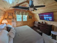 The Barn at Toad Hill. Pet friendly, close to Smokies, Airport. Brand new!