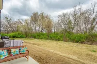 Walk Bike Swim! Pool + Downtown + Riverwalk Hotels near Ruby Falls