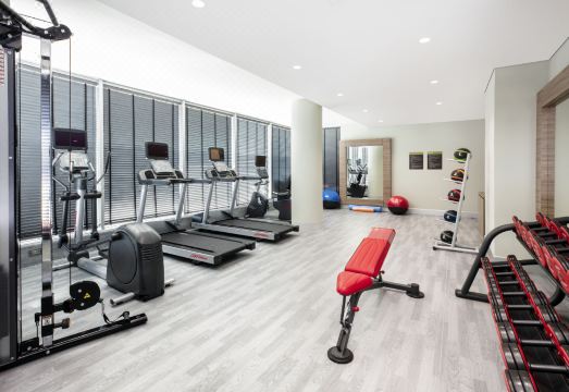 3. 힐튼 가든 인 ..