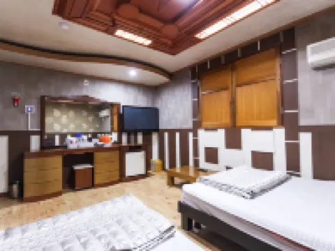 thezone motel โรงแรมในคูมิ-ชี