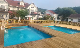 Taean (Anmyeondo) Evergreen Pension (with Large Dogs)