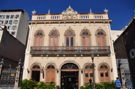 Hotel Plaza Riazor Отели рядом с достопримечательностью «Португальская королевская библиотека»