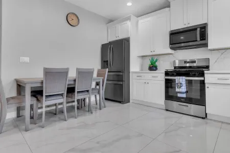 Spacious & New House in Stanton near all Theme Park