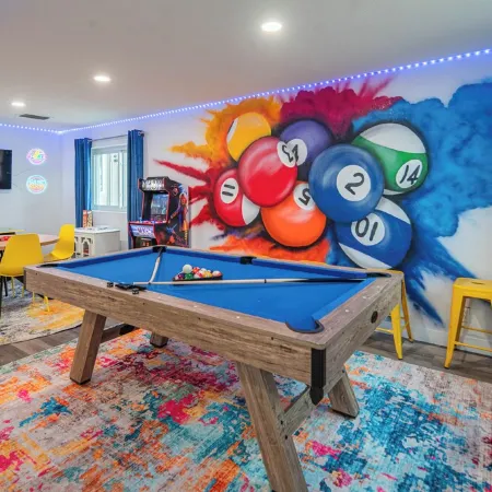 Luxe Oasis! Heated Pool, Spa, Theater, Game room, Sauna & Gym!