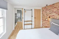 Host & Stay - Golden Lion Apartments Hotels in Whitby