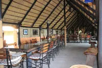 Ndhovu Safari Lodge - bar