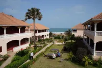 Lemon Creek Hotel Resort - bar