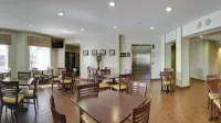 哥倫布舒眠酒店及套房 - 早餐