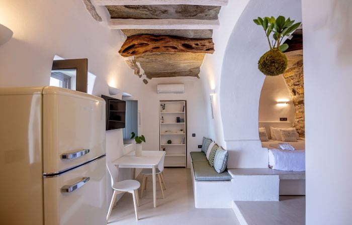 Living Theros Luxury Suites