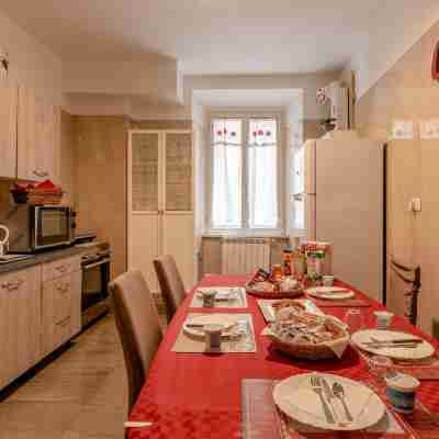 4 Bed Apt Sleeps 8 -Ensuite Bathrooms - Tv & WiFi Rooms