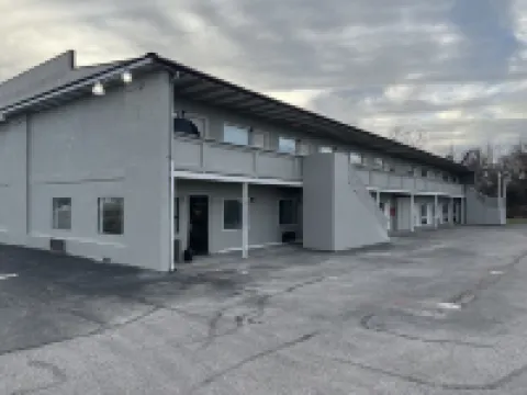 Maple Tree Inn Hotels in Laclede County