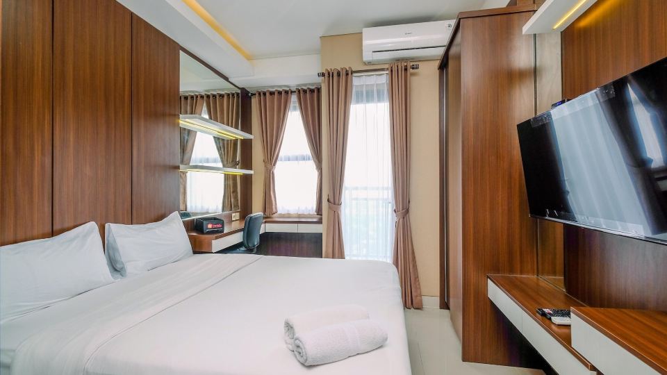 สตูดิโอที่สบายและทันสมัยที่ Transpark Cibubur Apartment