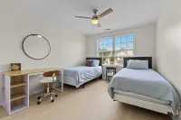 Spacious Townhouse Retreat Near Rehoboth & Dewey Beach! Linens+Pool Included